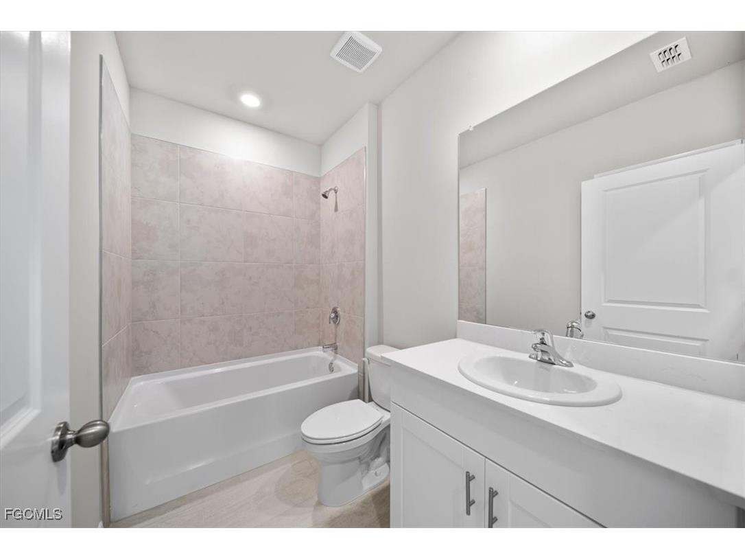 10302 Blooming Blossom Court #ROOM 4 Fort Myers FL 33905 2025003392 image6