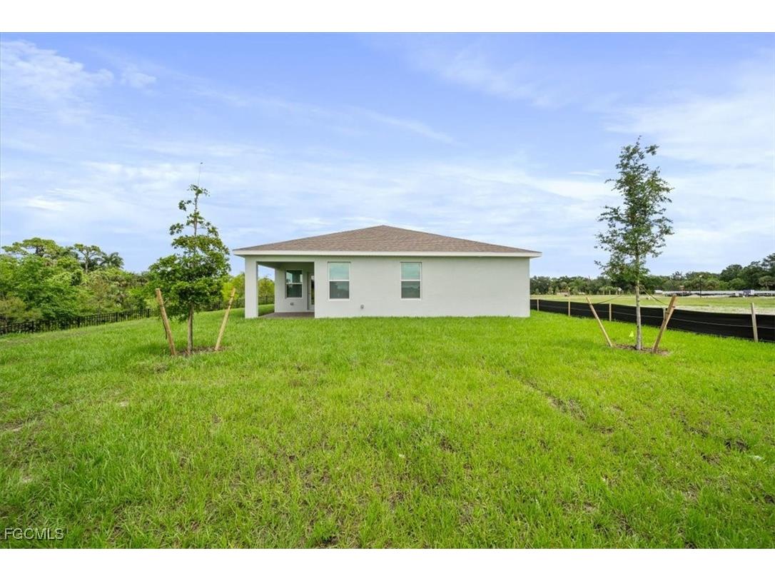 10302 Blooming Blossom Court #ROOM 4 Fort Myers FL 33905 2025003392 image8