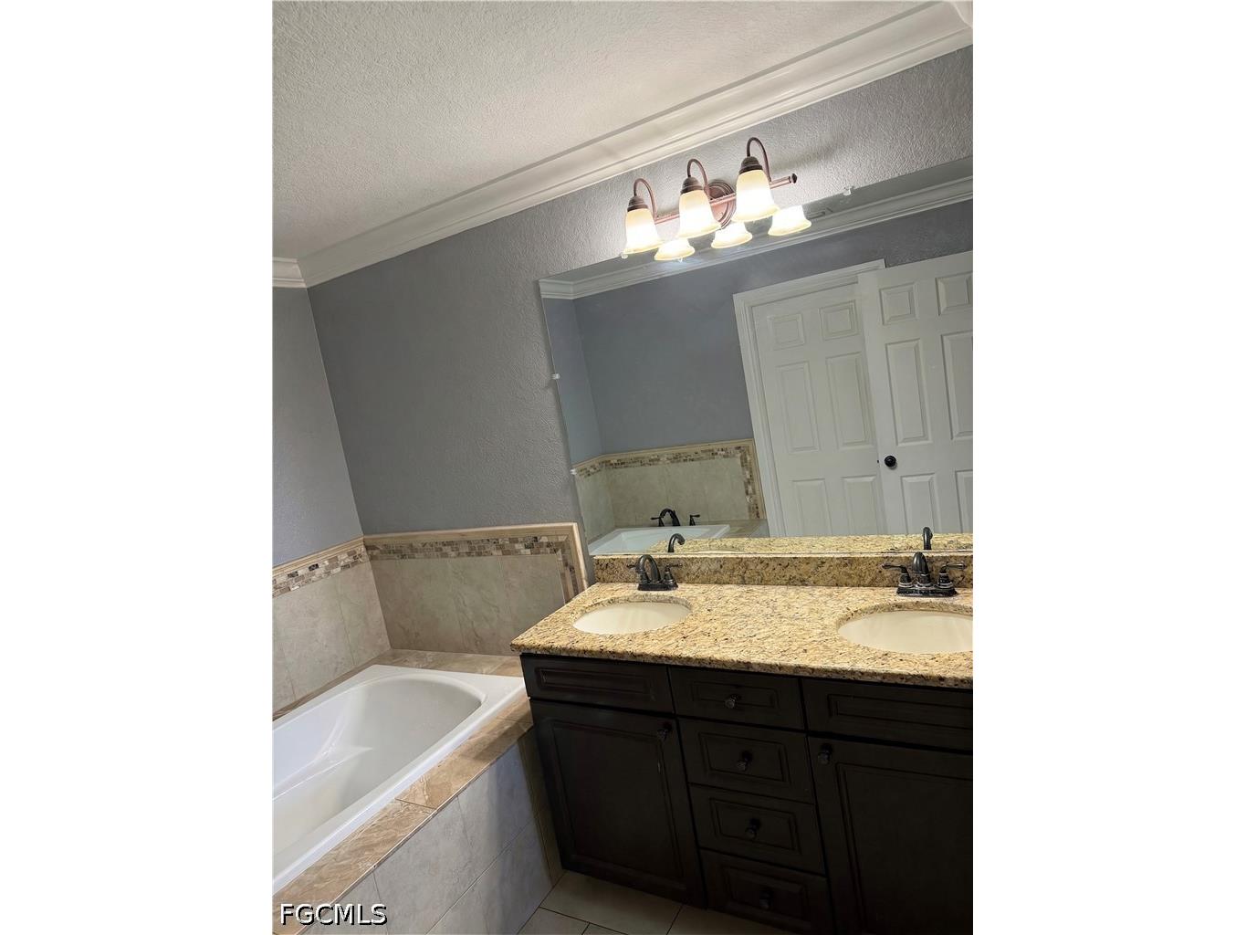 1031 NE 2nd Place Cape Coral FL 33909 2026019352 image10