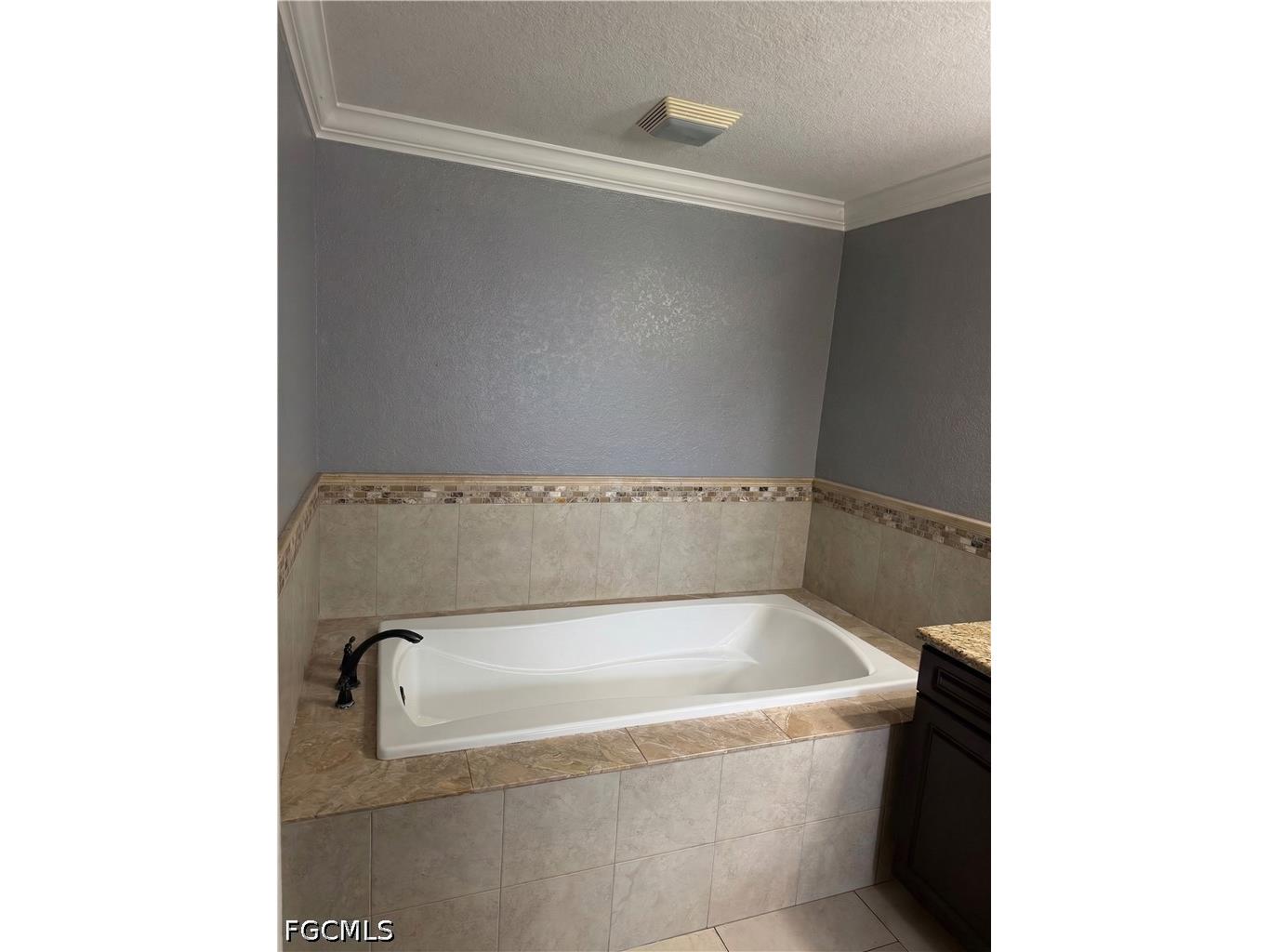 1031 NE 2nd Place Cape Coral FL 33909 2026019352 image11