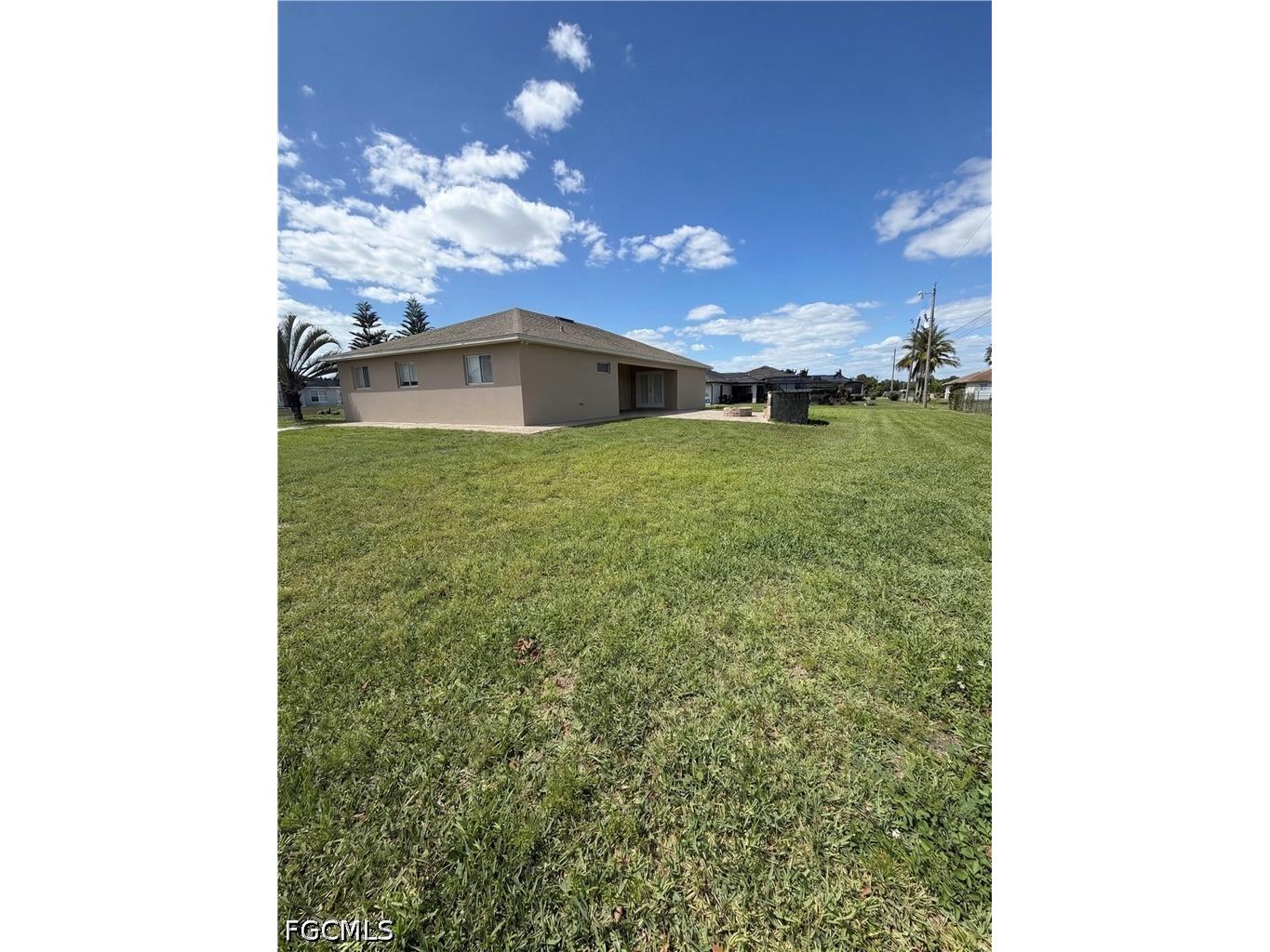 1031 NE 2nd Place Cape Coral FL 33909 2026019352 image2