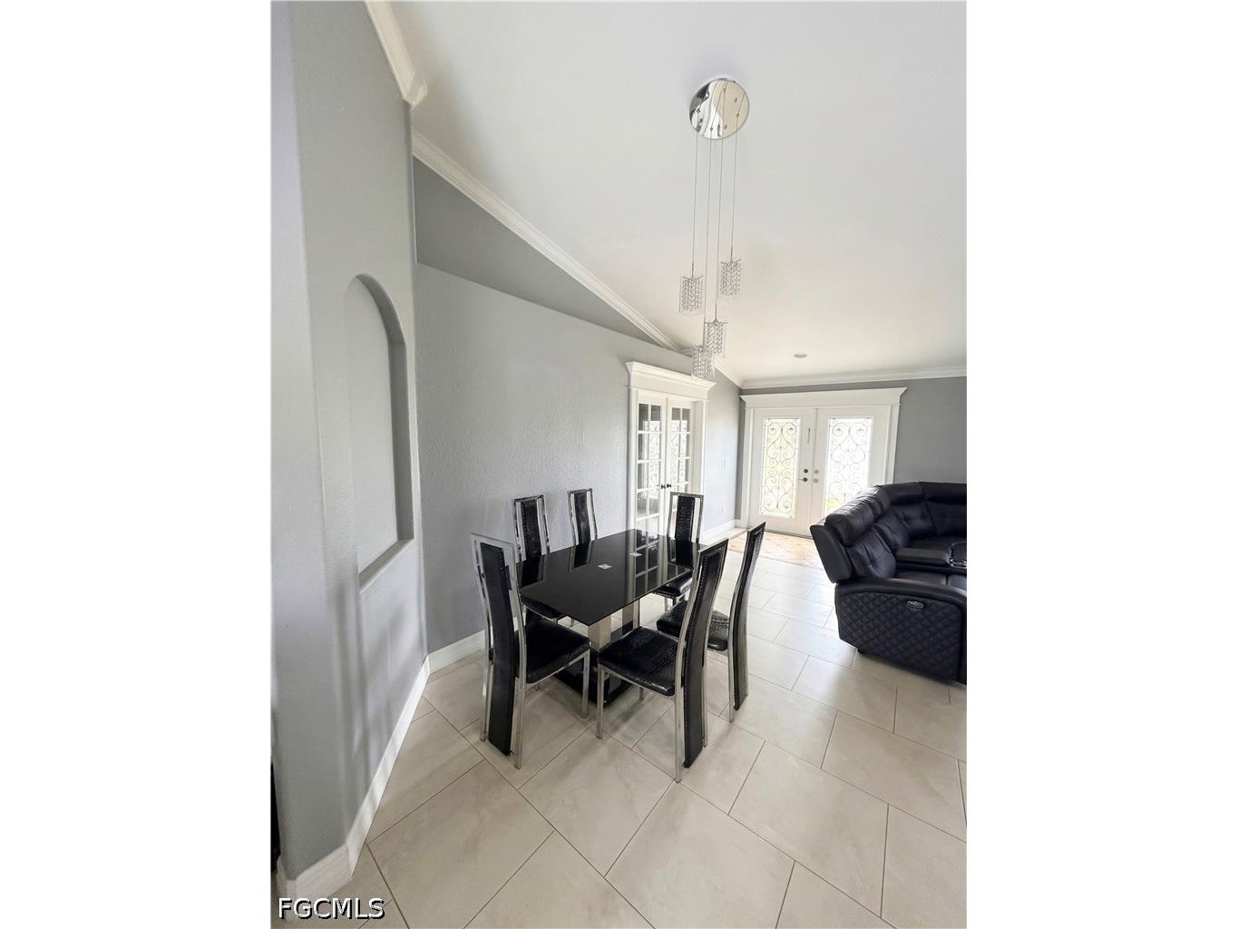 1031 NE 2nd Place Cape Coral FL 33909 2026019352 image4
