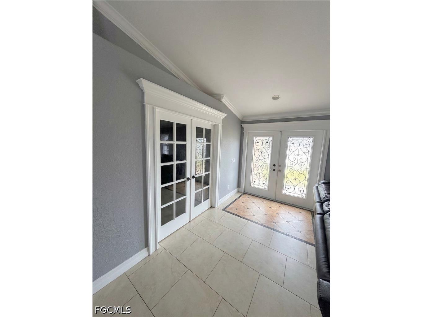 1031 NE 2nd Place Cape Coral FL 33909 2026019352 image5