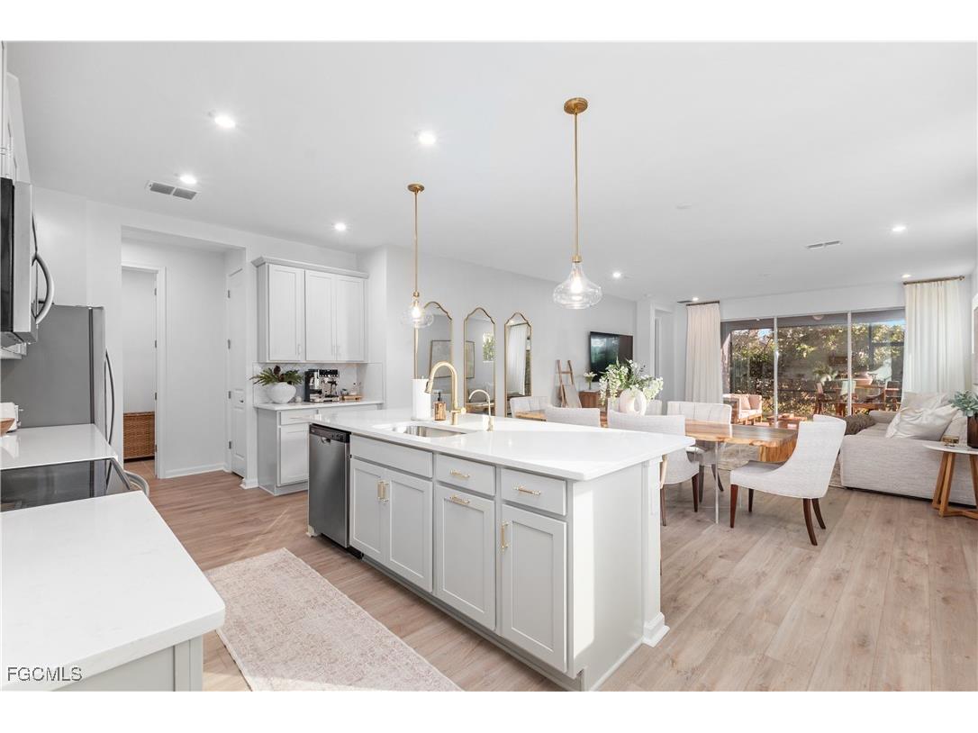 10313 Bonavie Cove Drive Fort Myers FL 33966 2026002496 image3