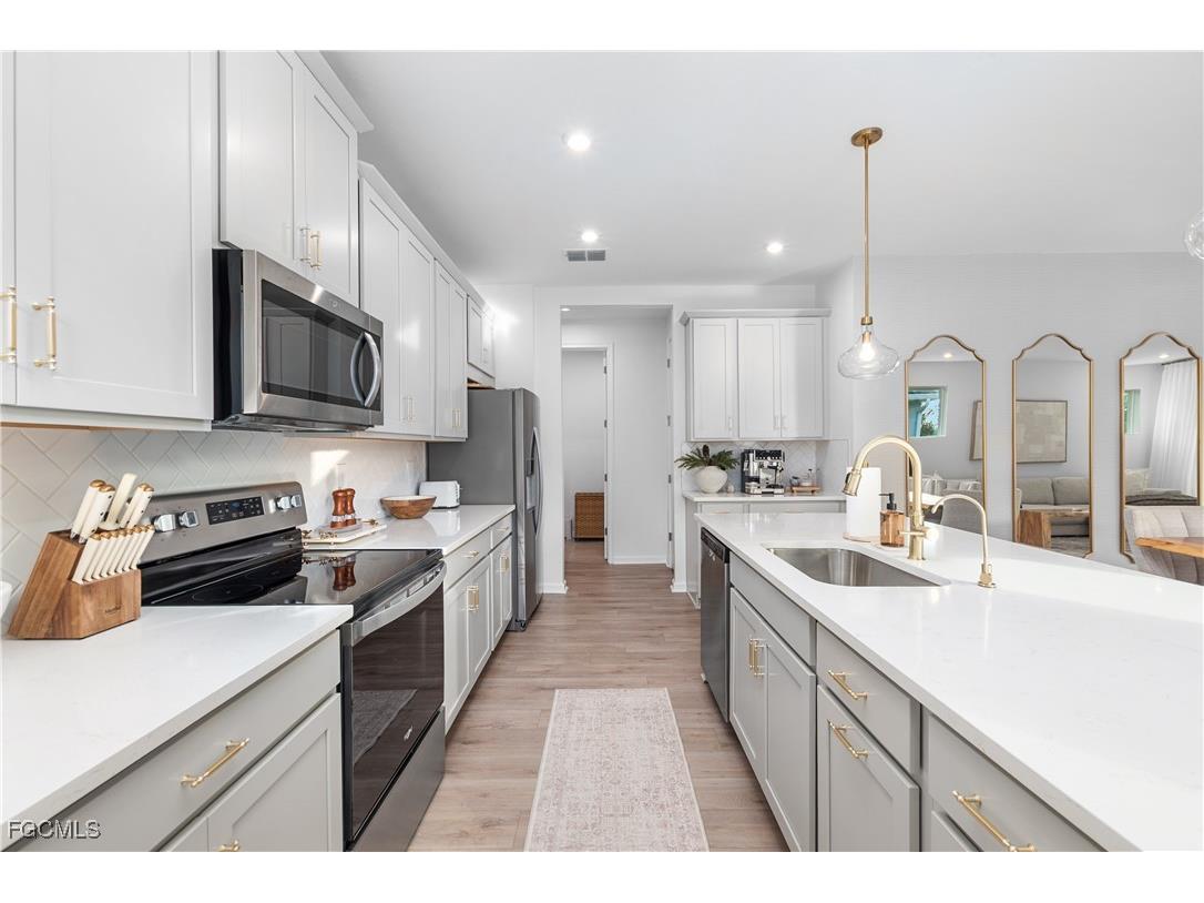 10313 Bonavie Cove Drive Fort Myers FL 33966 2026002496 image5