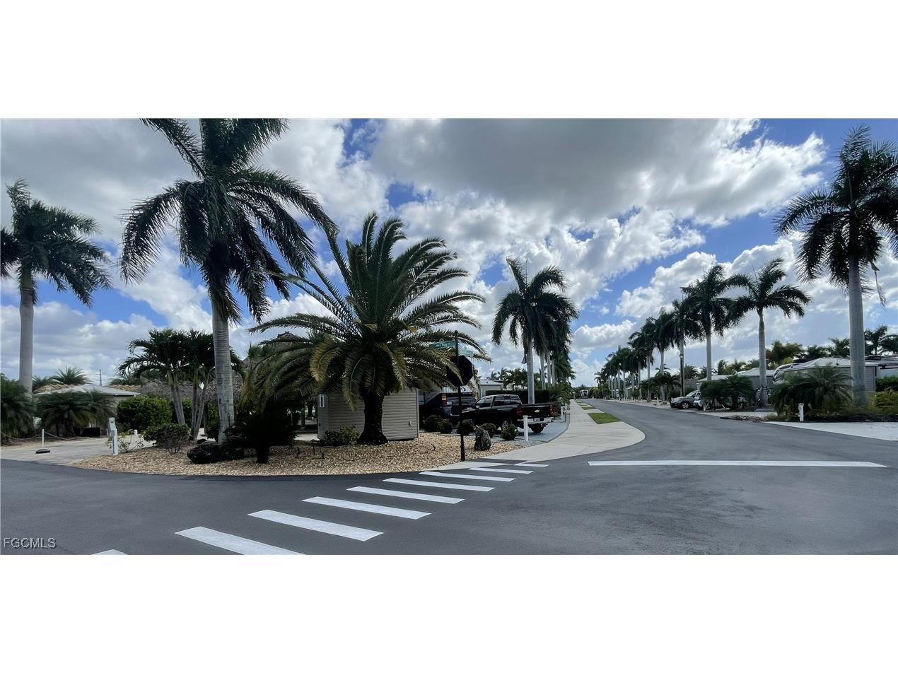 10316 Fire Flag Trail Fort Myers FL 33905 2025015325 image26