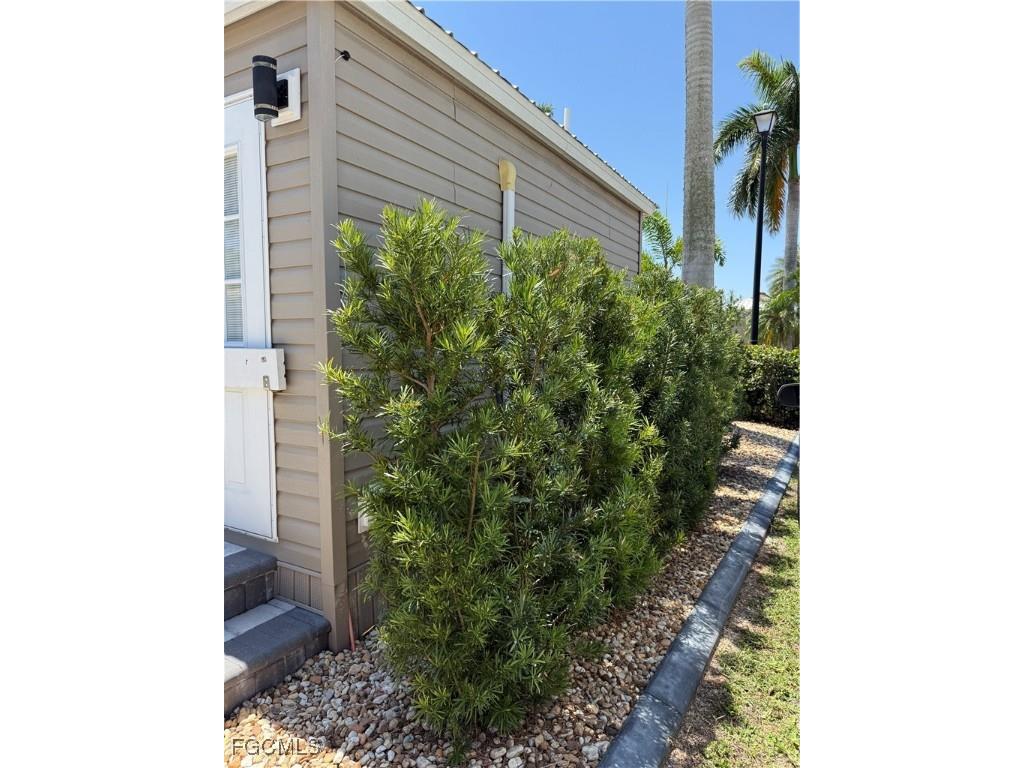 10323 Fire Flag Trail Fort Myers FL 33905 2025019512 image33