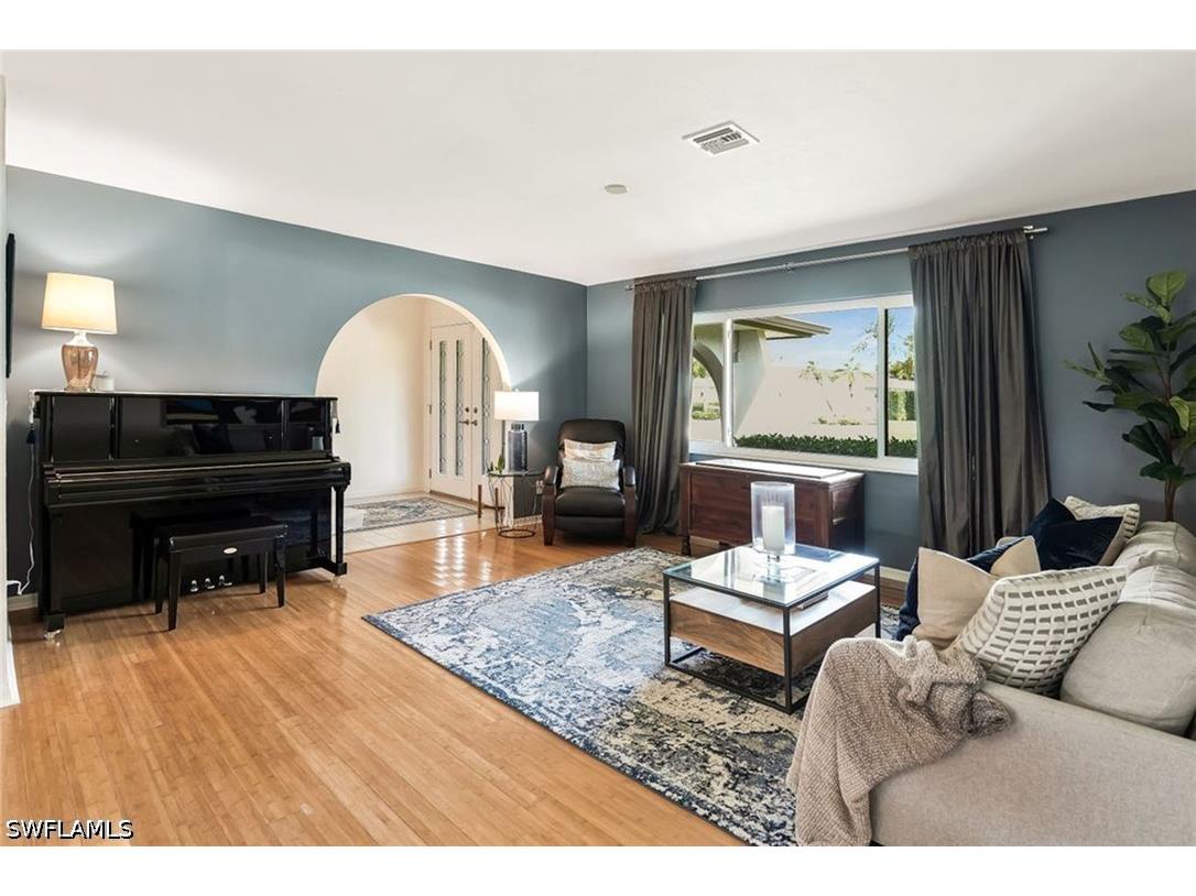 10361 Windsor Way Naples FL 34109 226014021 image4