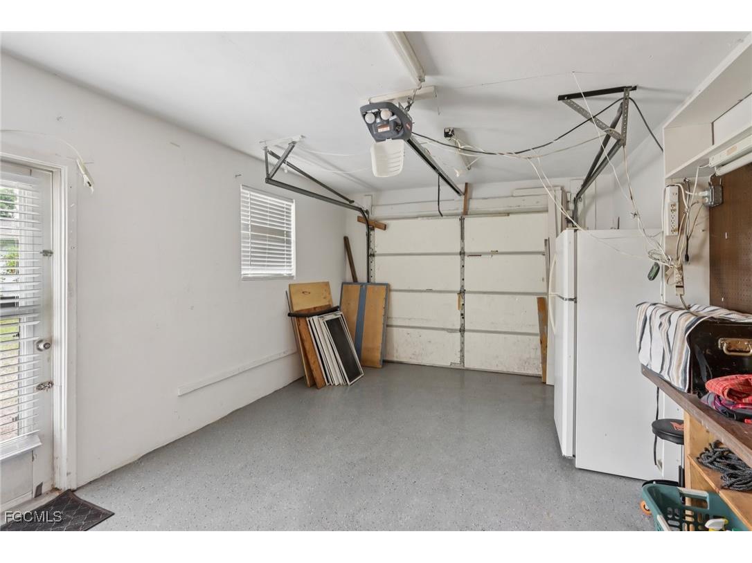 1037 Ione Drive Fort Myers FL 33919 2025011037 image29