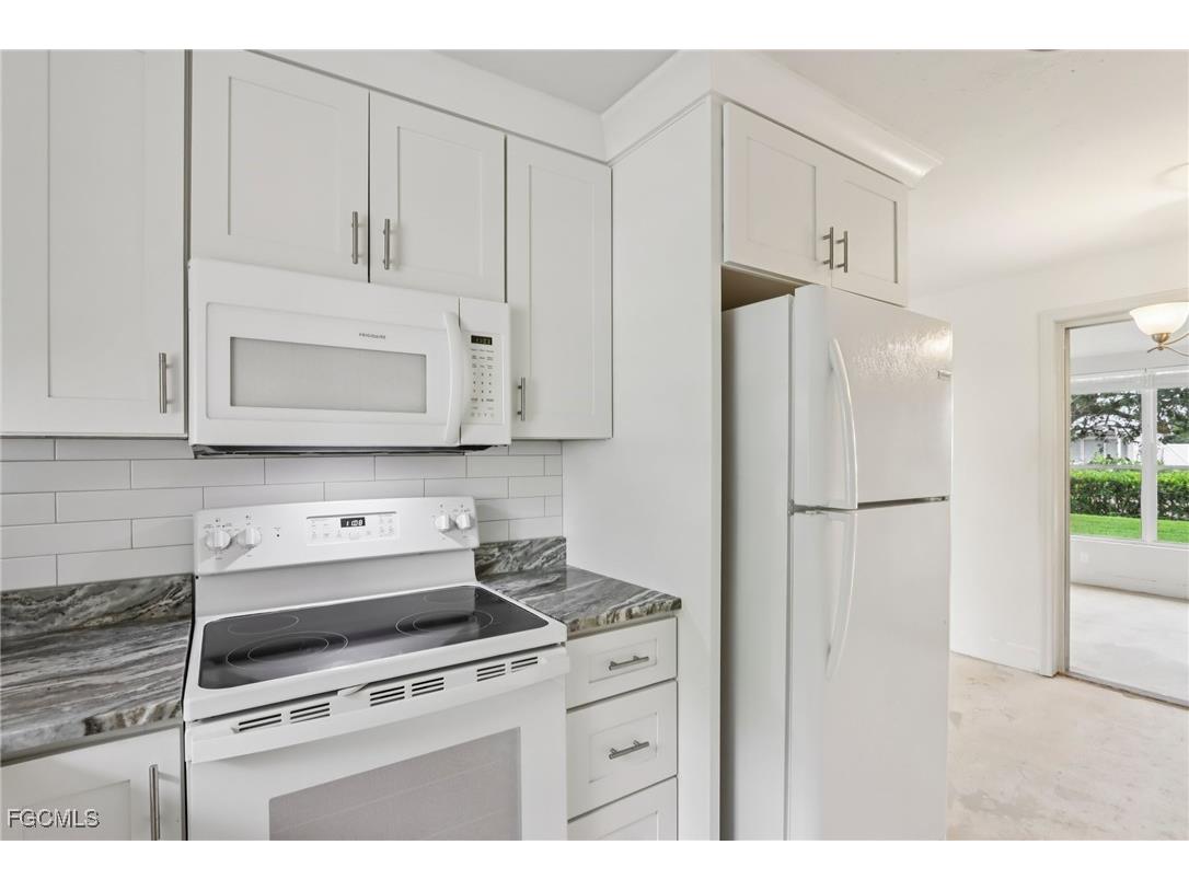 1037 Ione Drive Fort Myers FL 33919 2025011037 image3