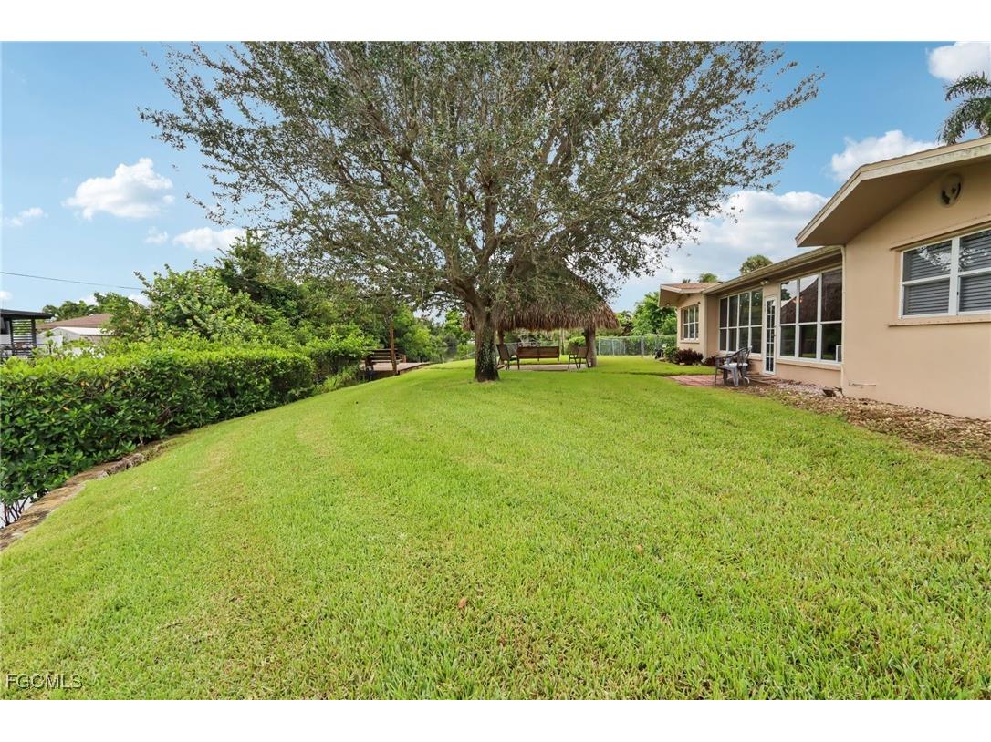 1037 Ione Drive Fort Myers FL 33919 2025011037 image30