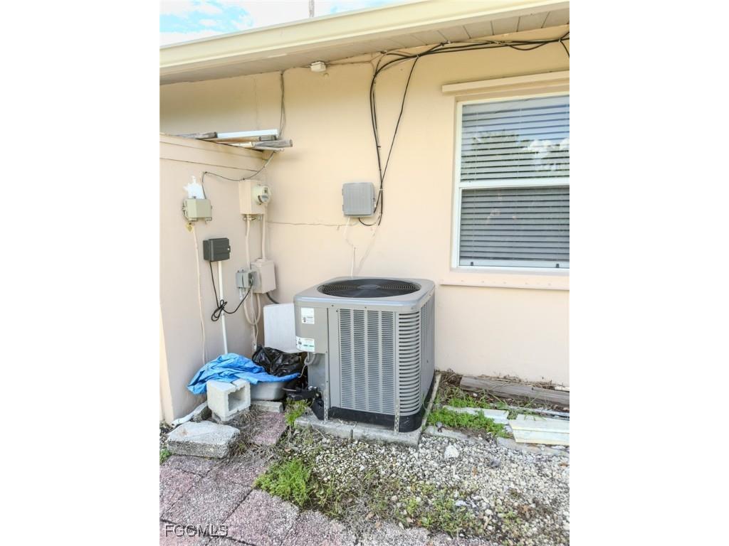 1037 Ione Drive Fort Myers FL 33919 2025011037 image40