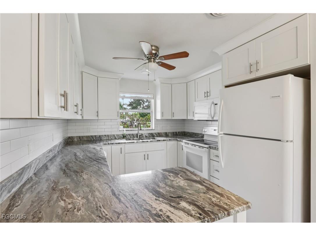 1037 Ione Drive Fort Myers FL 33919 2025011037 image5