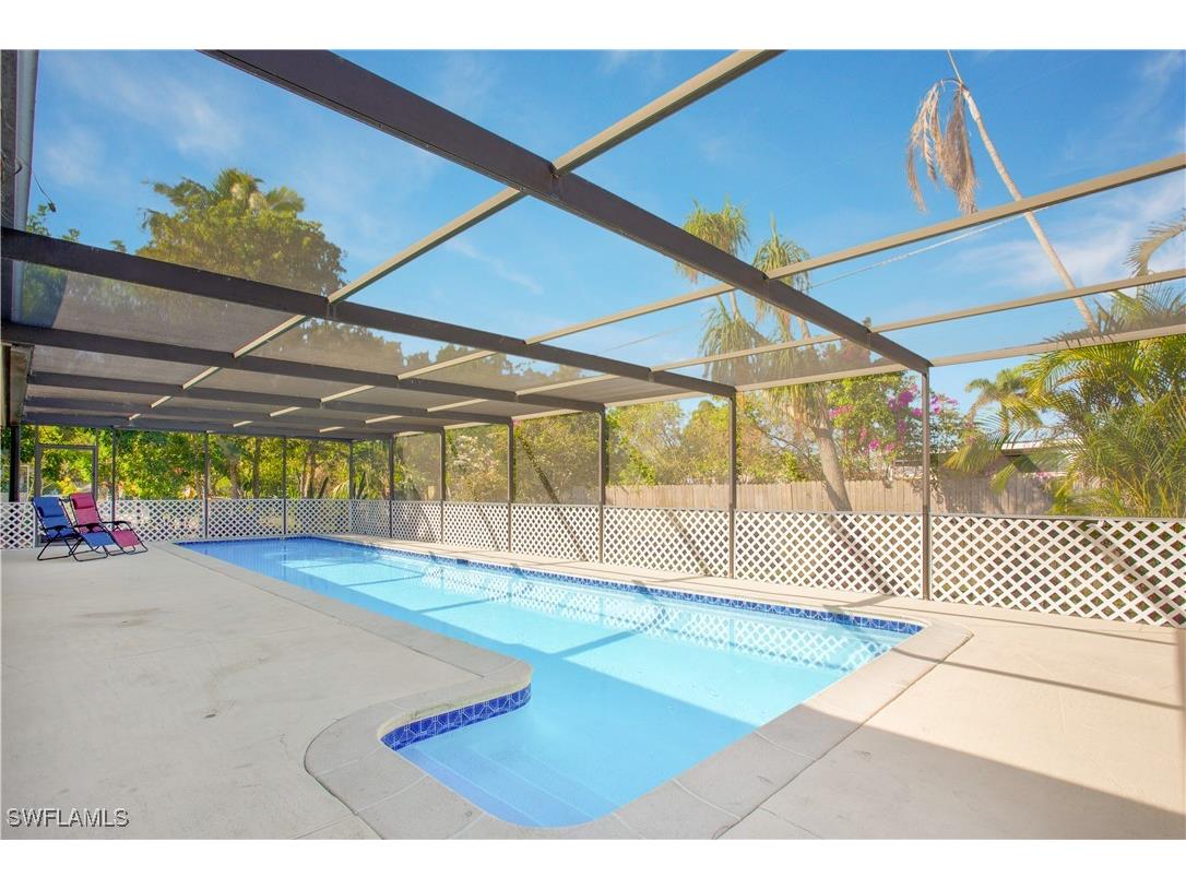 1039 Cardinal Street Naples FL 34104 224084861 image2