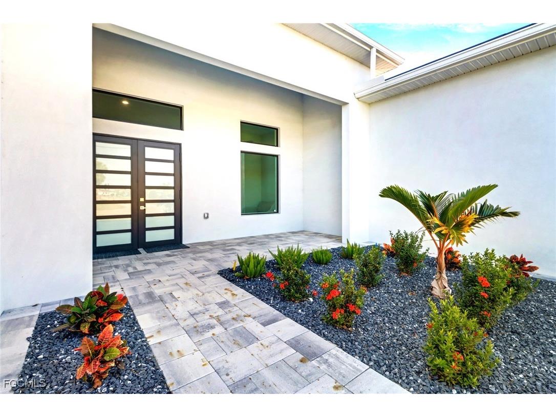 104 NE 6th Street Cape Coral FL 33909 2025000619 image2