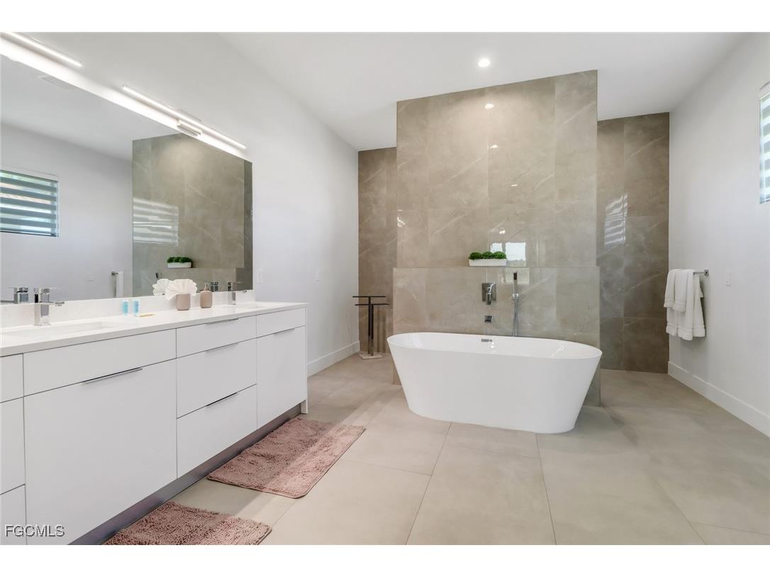 104 NE 6th Street Cape Coral FL 33909 2025000619 image21