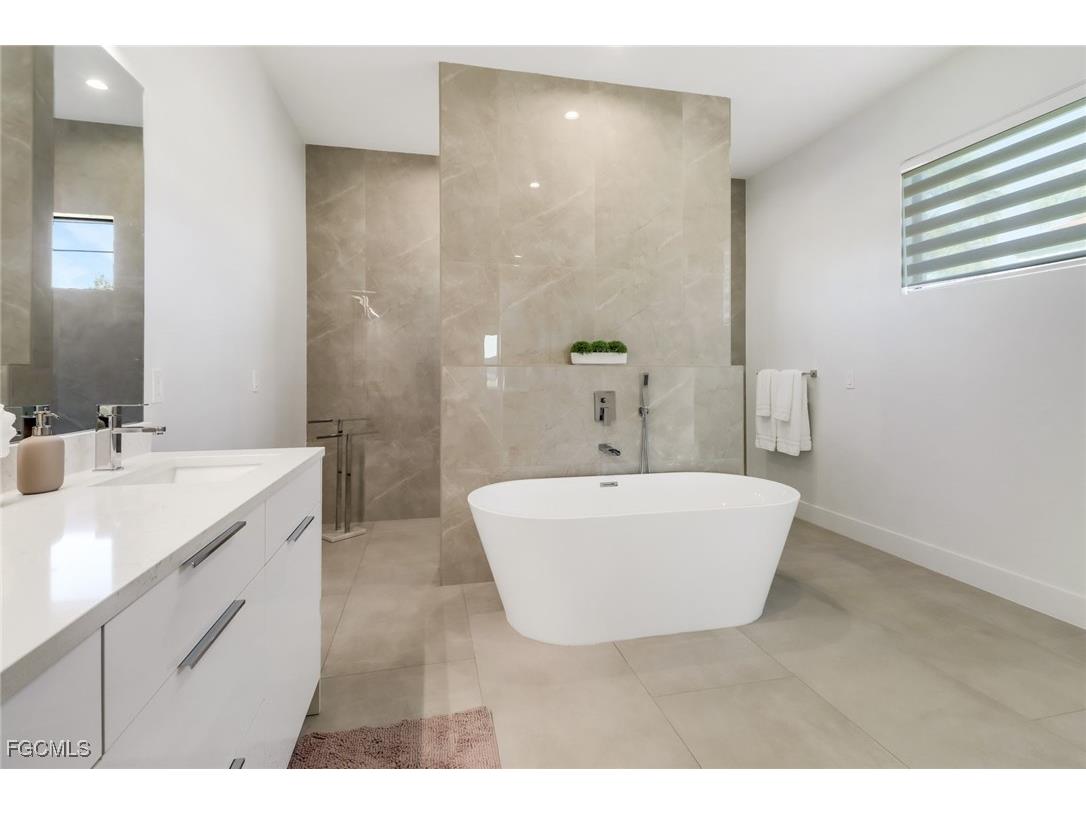 104 NE 6th Street Cape Coral FL 33909 2025000619 image22