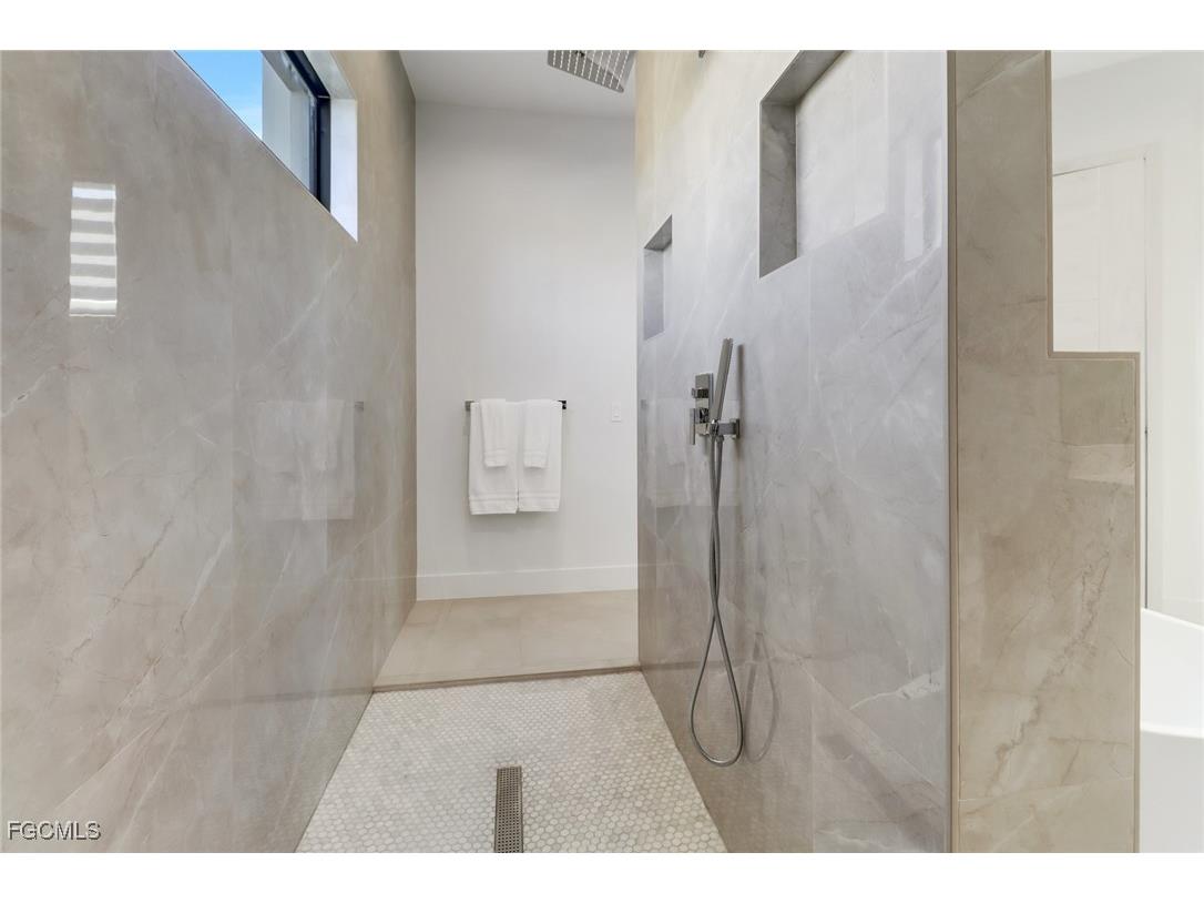 104 NE 6th Street Cape Coral FL 33909 2025000619 image23