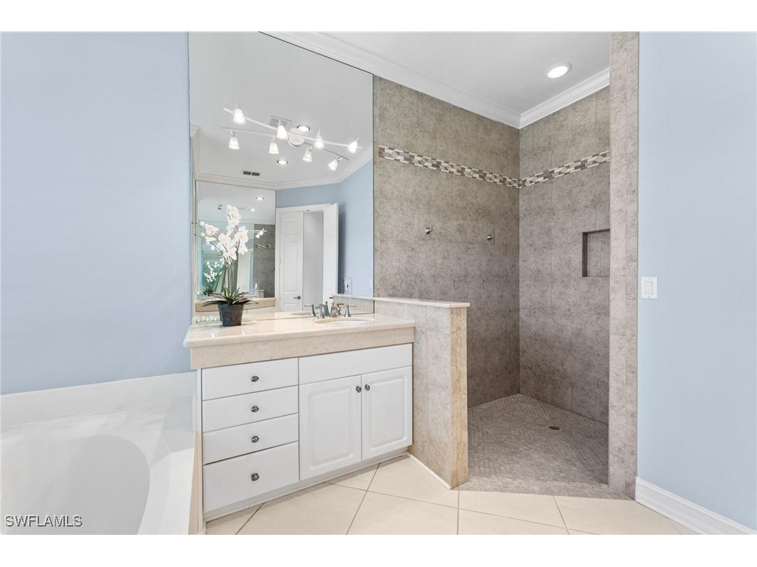 104 Via Napoli Naples FL 34105 225067508 image24