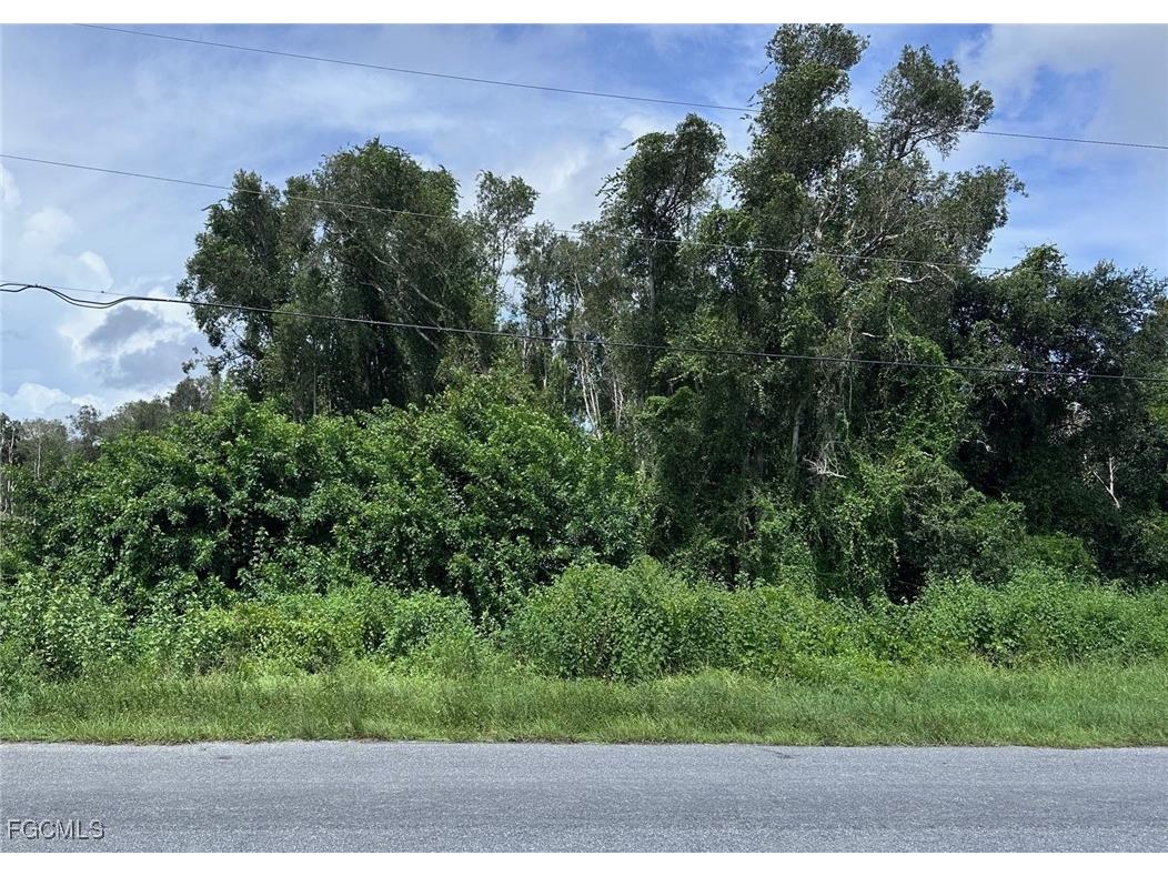 104 Zobora Circle Fort Myers FL 33913 2025008680 image1