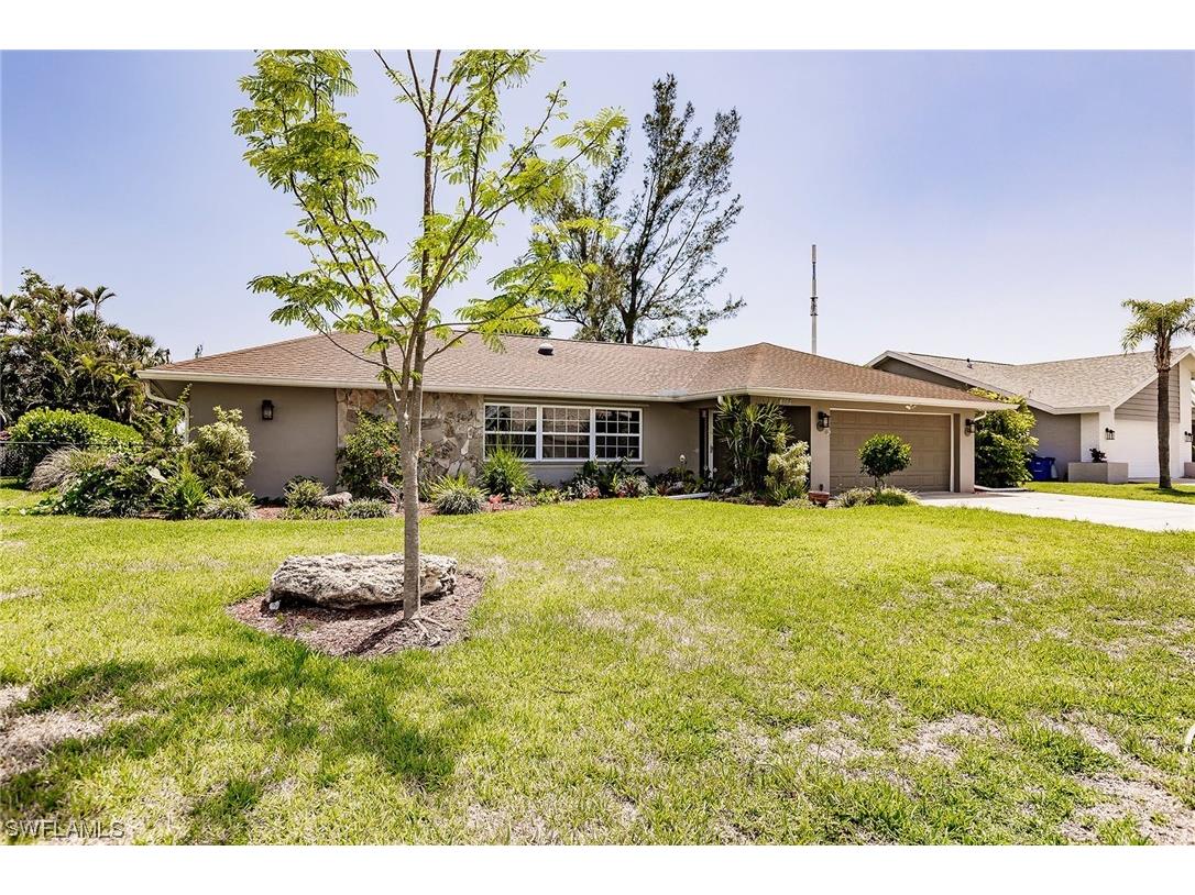 1040 Deep Lagoon Lane Fort Myers FL 33919 223032010 image1