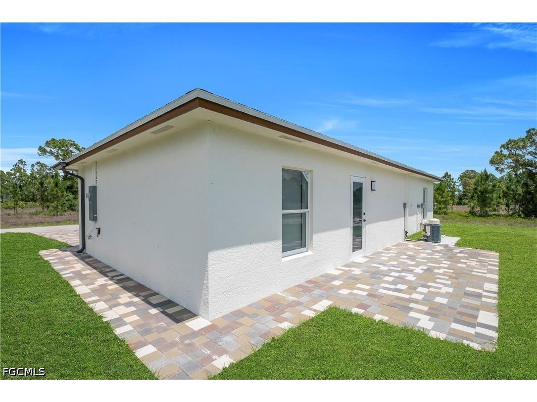 1042 Darlington Street Lehigh Acres FL 33974 2026018332 image3