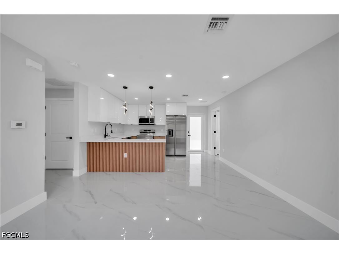 1042 Darlington Street Lehigh Acres FL 33974 2026018332 image4