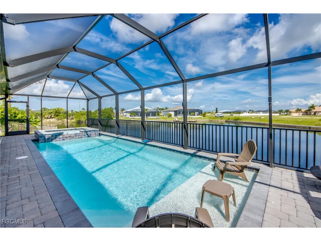 1042 NW 32nd Place Cape Coral FL 33993 2025004170 image1