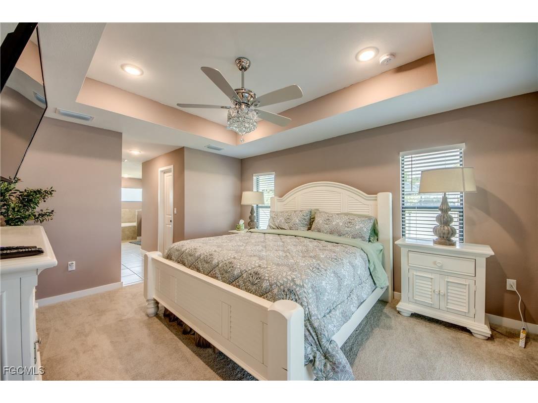 1042 NW 32nd Place Cape Coral FL 33993 2025004170 image17