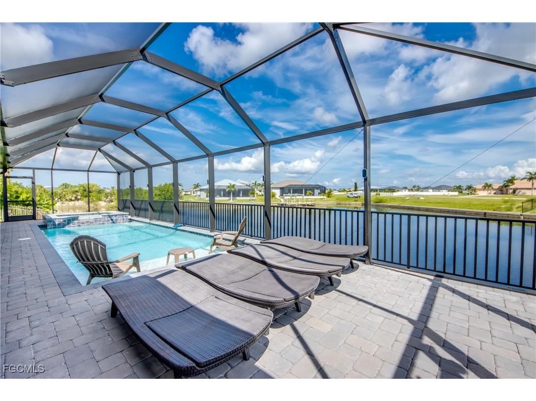 1042 NW 32nd Place Cape Coral FL 33993 2025004170 image2