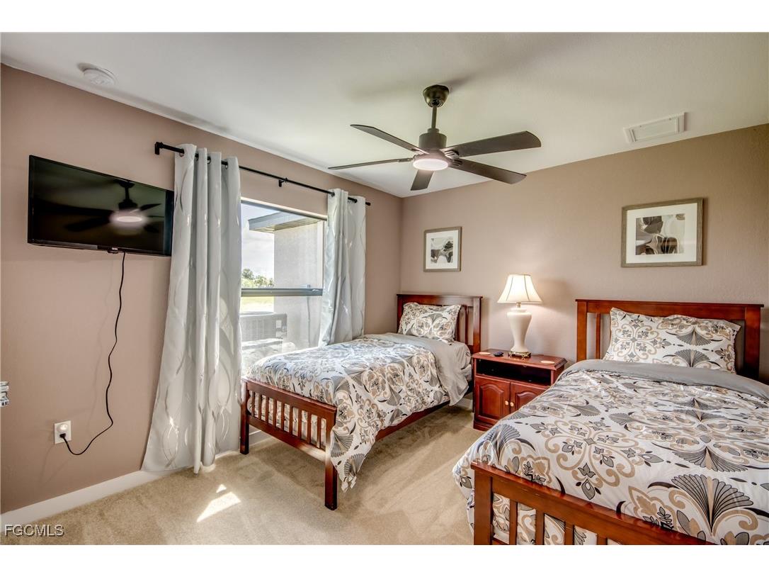 1042 NW 32nd Place Cape Coral FL 33993 2025004170 image22