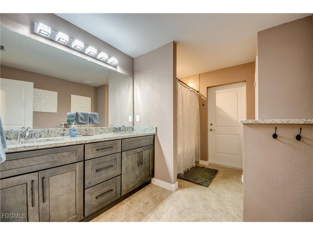 1042 NW 32nd Place Cape Coral FL 33993 2025004170 image23