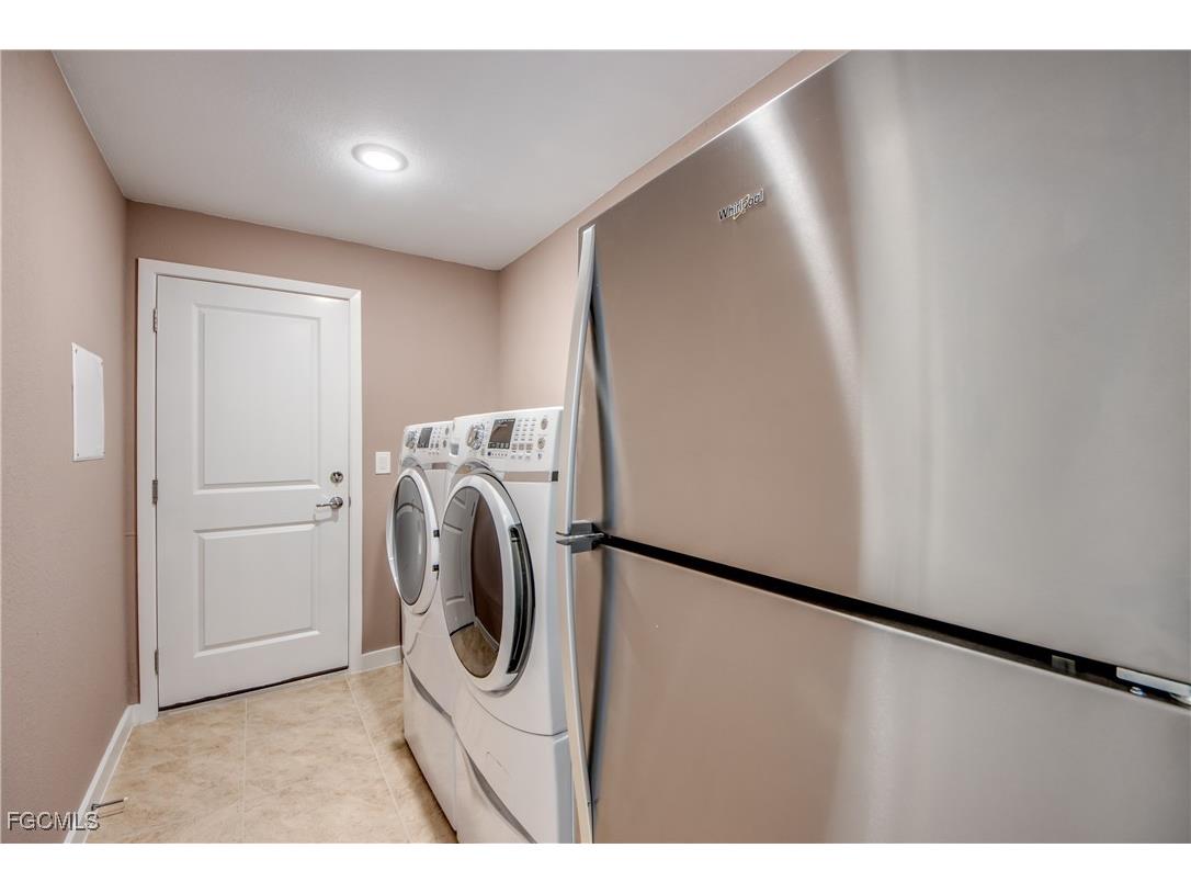 1042 NW 32nd Place Cape Coral FL 33993 2025004170 image31