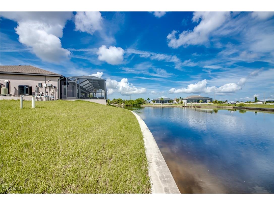 1042 NW 32nd Place Cape Coral FL 33993 2025004170 image41