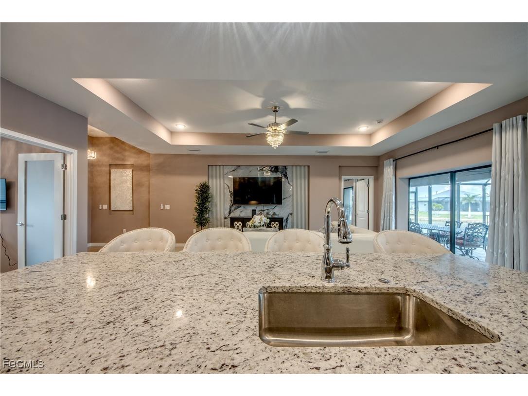 1042 NW 32nd Place Cape Coral FL 33993 2025004170 image5