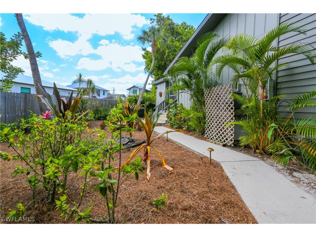 1042 Oak Forest Drive #18-6 Naples FL 34104 224048919 image1