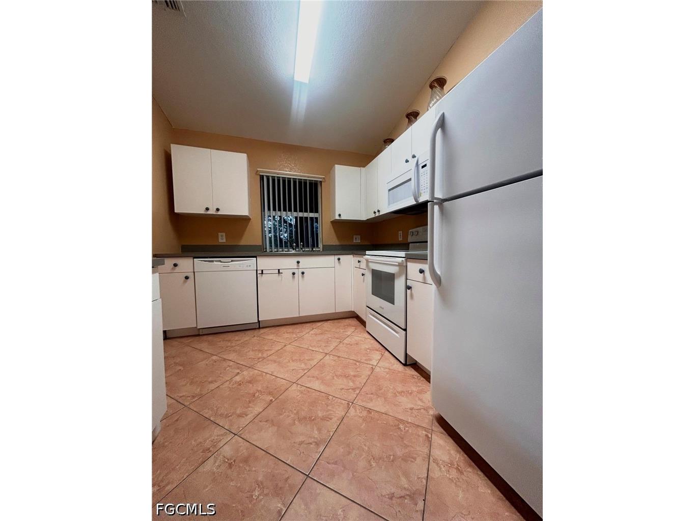 1045 NE 40th Terrace Cape Coral FL 33909 2026016865 image3