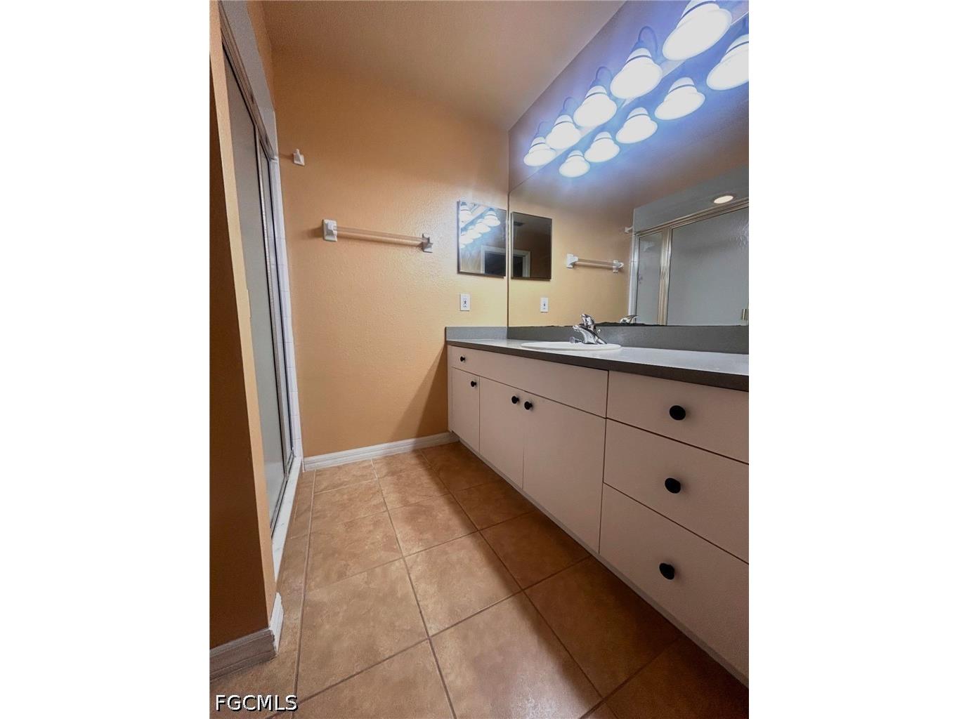 1045 NE 40th Terrace Cape Coral FL 33909 2026016865 image8