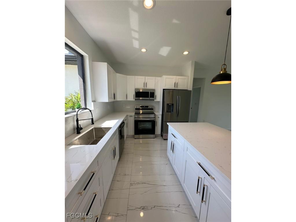 1049 Citrus Avenue S Lehigh Acres FL 33974 2025009538 image2