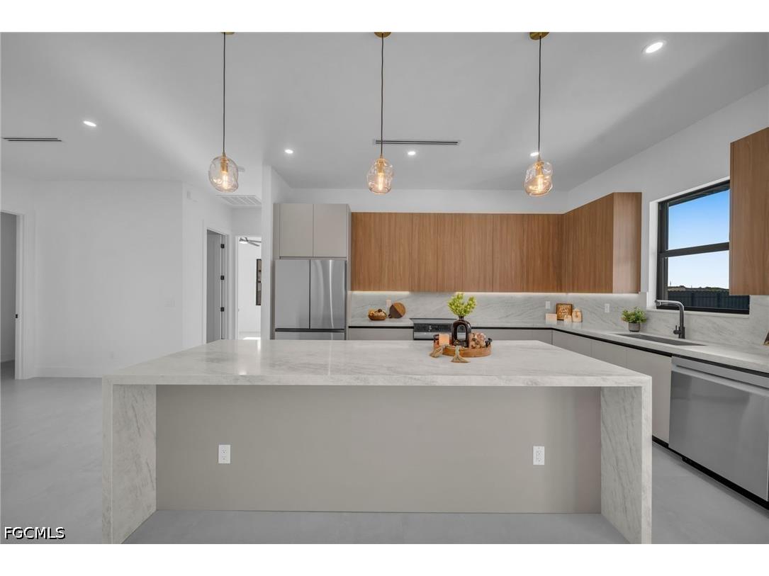1049 Embers Parkway W Cape Coral FL 33993 2026023151 image5