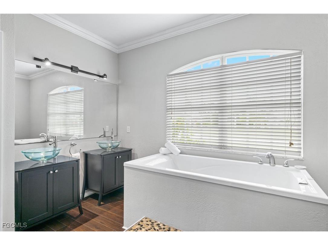 1049 NW 38th Place Cape Coral FL 33993 2025009792 image11