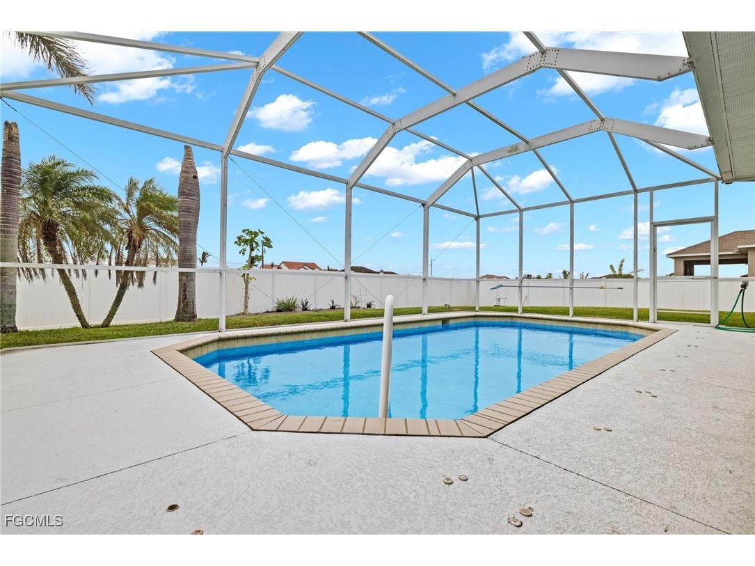 1049 NW 38th Place Cape Coral FL 33993 2025009792 image18