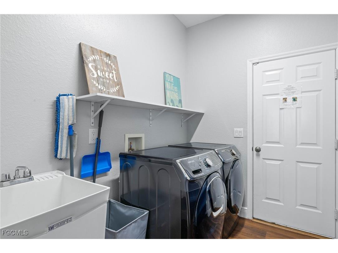 1049 NW 38th Place Cape Coral FL 33993 2025009792 image30