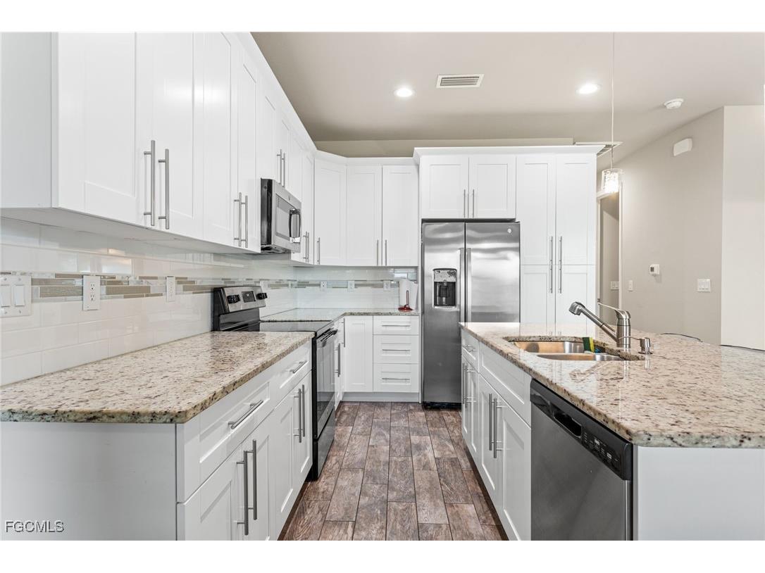 1049 Solar Court Labelle FL 33935 2025018809 image17