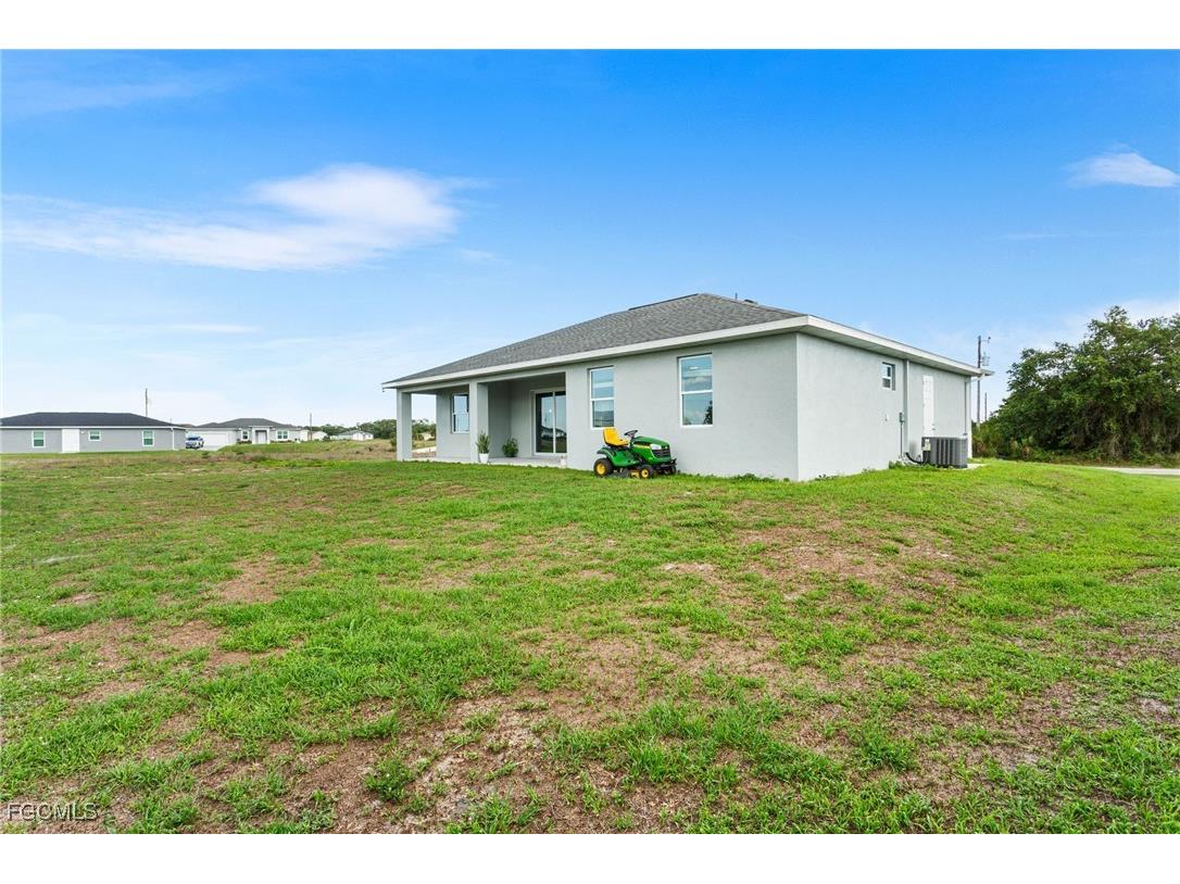 1049 Solar Court Labelle FL 33935 2025018809 image6