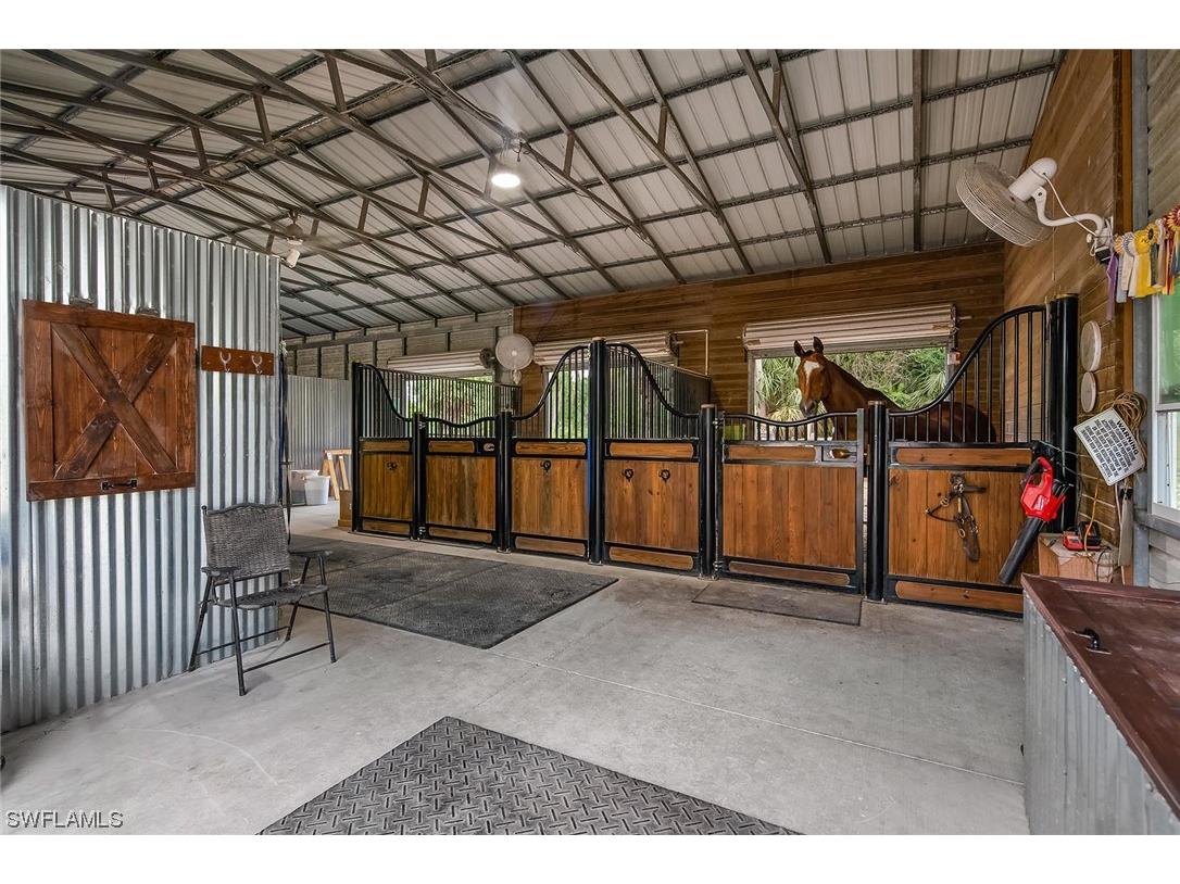 105 29th Street NW Naples FL 34120 223090383 image1