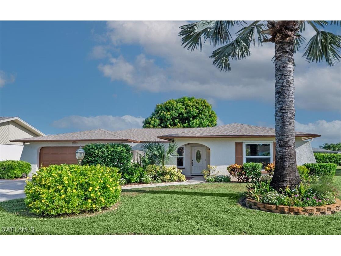 105 Champagne Court Naples FL 34112 225065648 image1