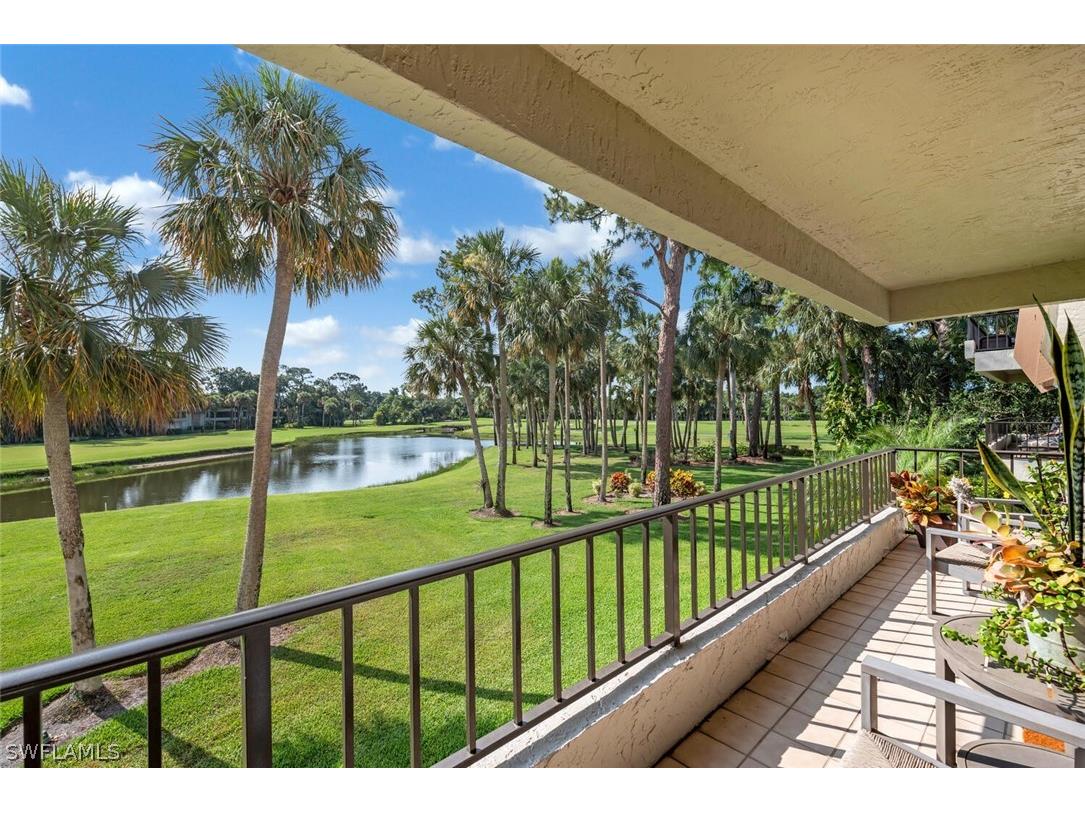 105 Clubhouse Lane #288 Naples FL 34105 224045231 image1