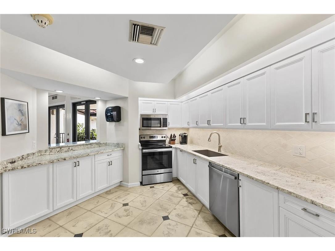 105 La Peninsula Boulevard #105 Naples FL 34113 225074305 image38