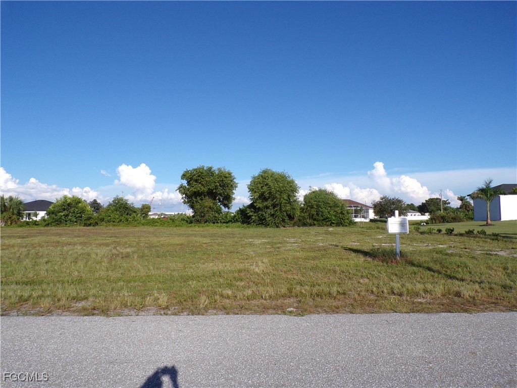 105 NW 24th Avenue Cape Coral FL 33993 2025014638 image1